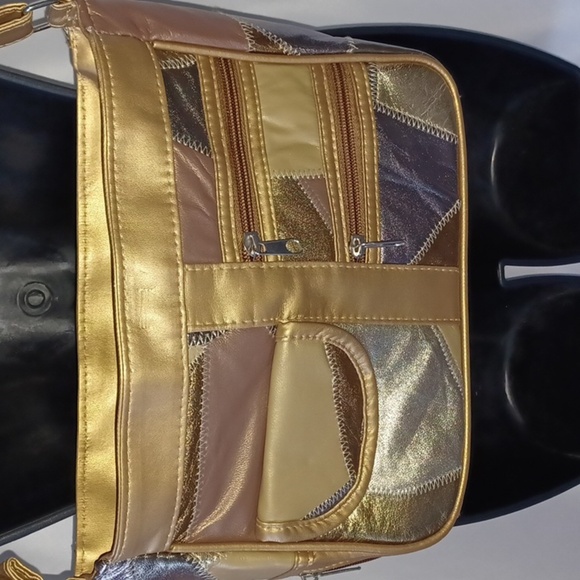 Silver and Gold Metallic quilt style purse, 70s style with coin purse - Picture 2 of 6